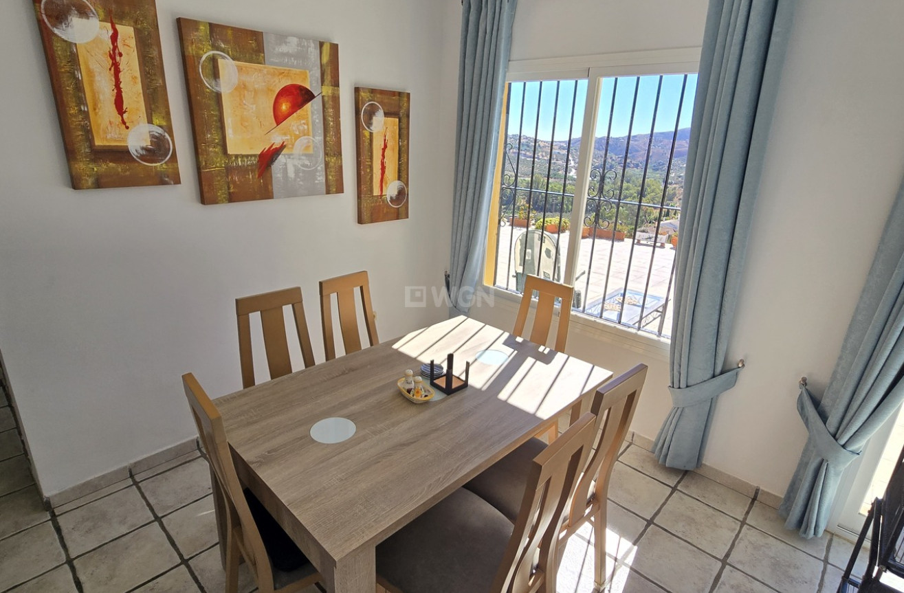 Odsprzedaż - Villa - Vinuela - Inland