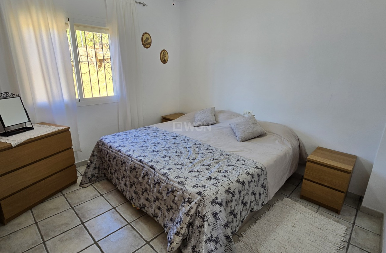 Odsprzedaż - Villa - Vinuela - Inland