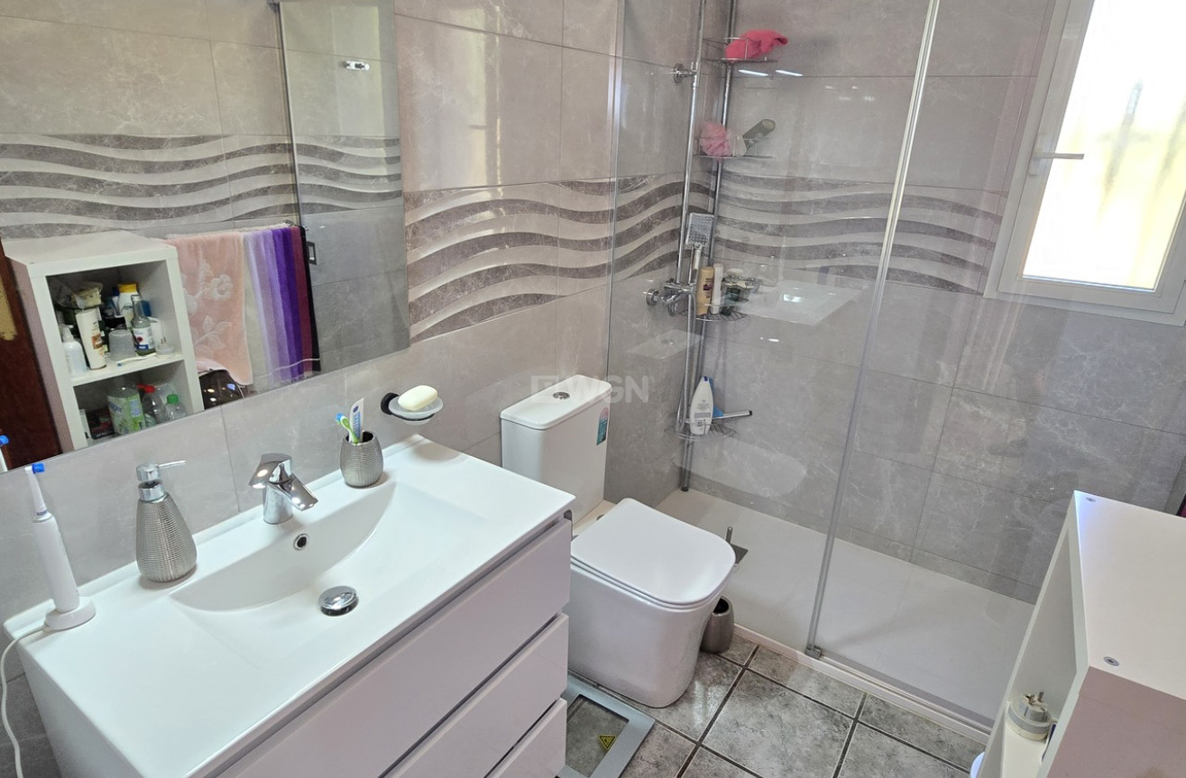 Odsprzedaż - Villa - Vinuela - Inland