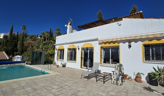 Odsprzedaż - Villa - Vinuela - Inland