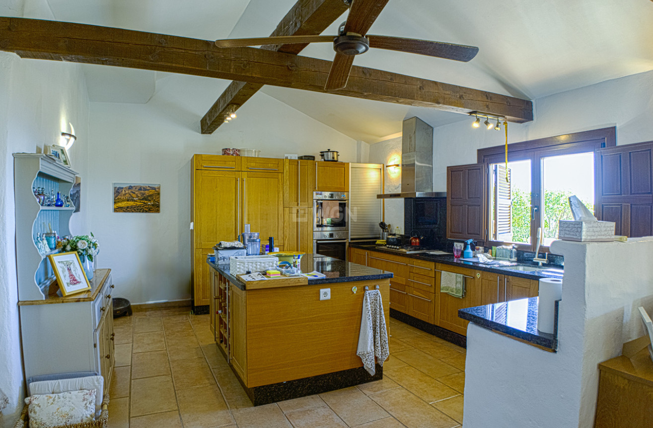 Resale - Villa - Canillas de Aceituno - Inland