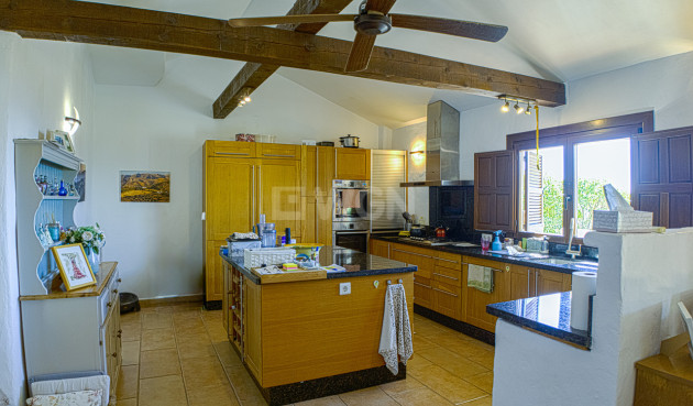 Resale - Villa - Canillas de Aceituno - Inland