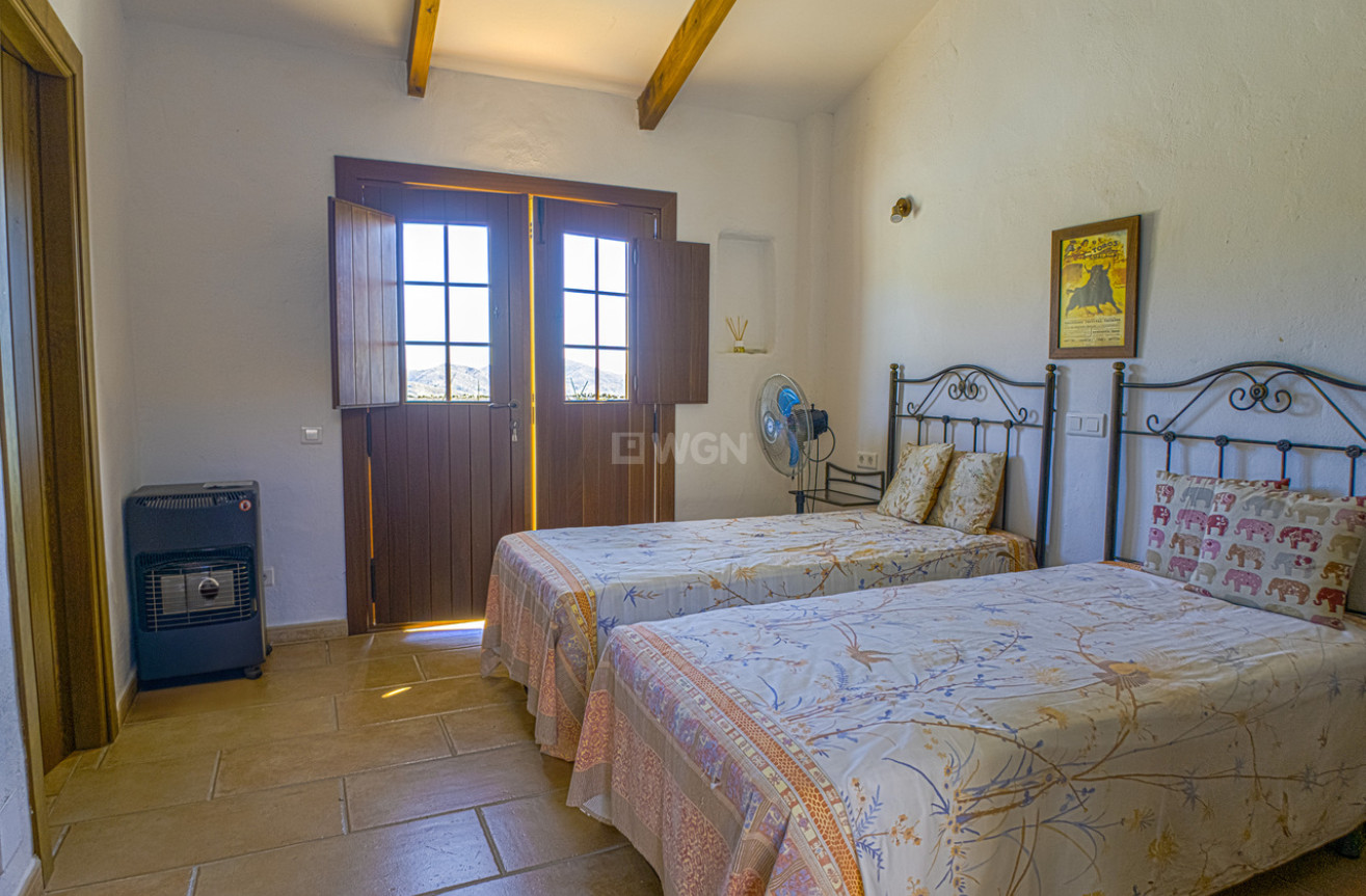 Resale - Villa - Canillas de Aceituno - Inland