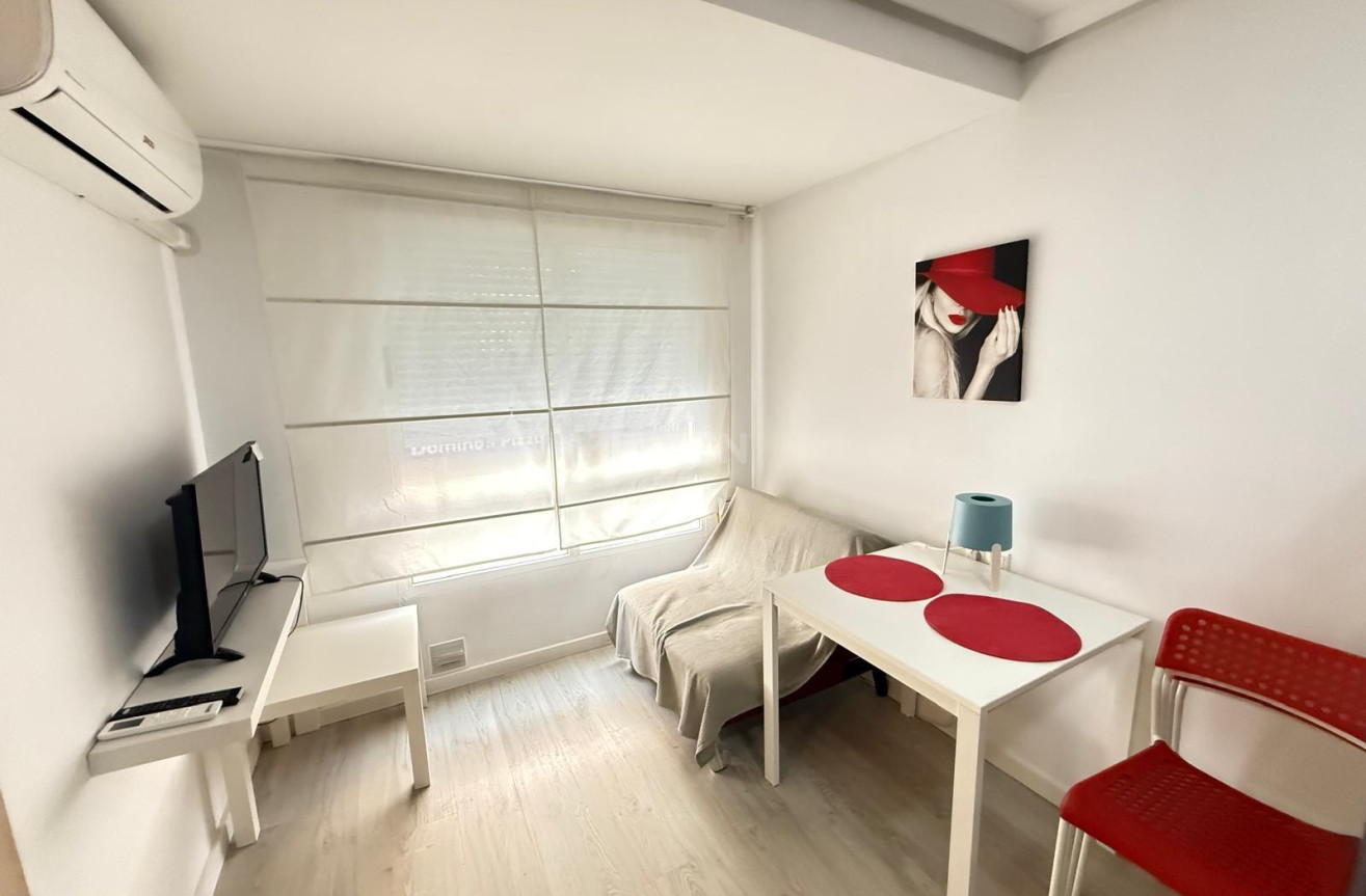 Odsprzedaż - Mieszkanie w bloku - Torrevieja - Playa del Cura