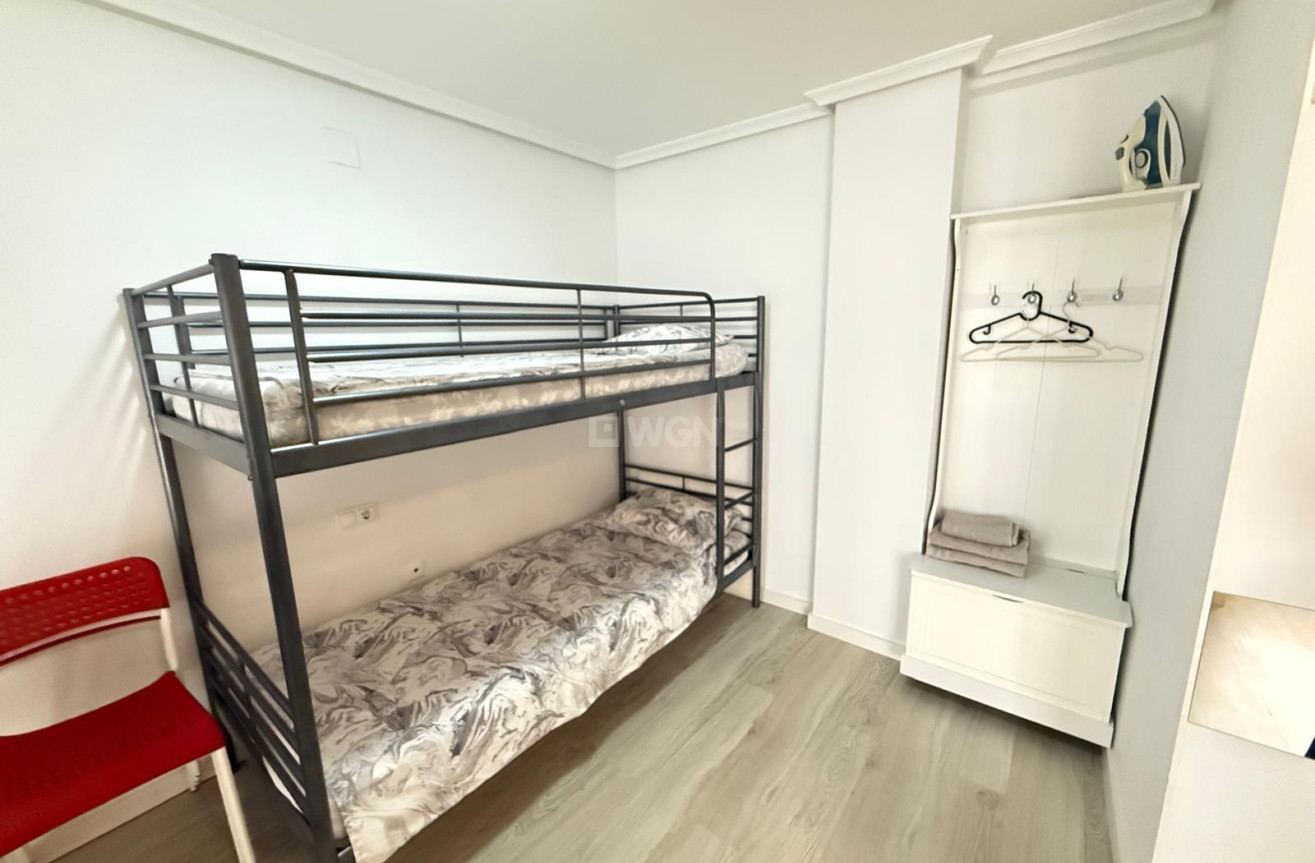 Odsprzedaż - Mieszkanie w bloku - Torrevieja - Playa del Cura