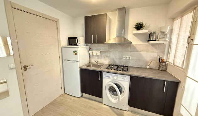 Odsprzedaż - Mieszkanie w bloku - Torrevieja - Playa del Cura