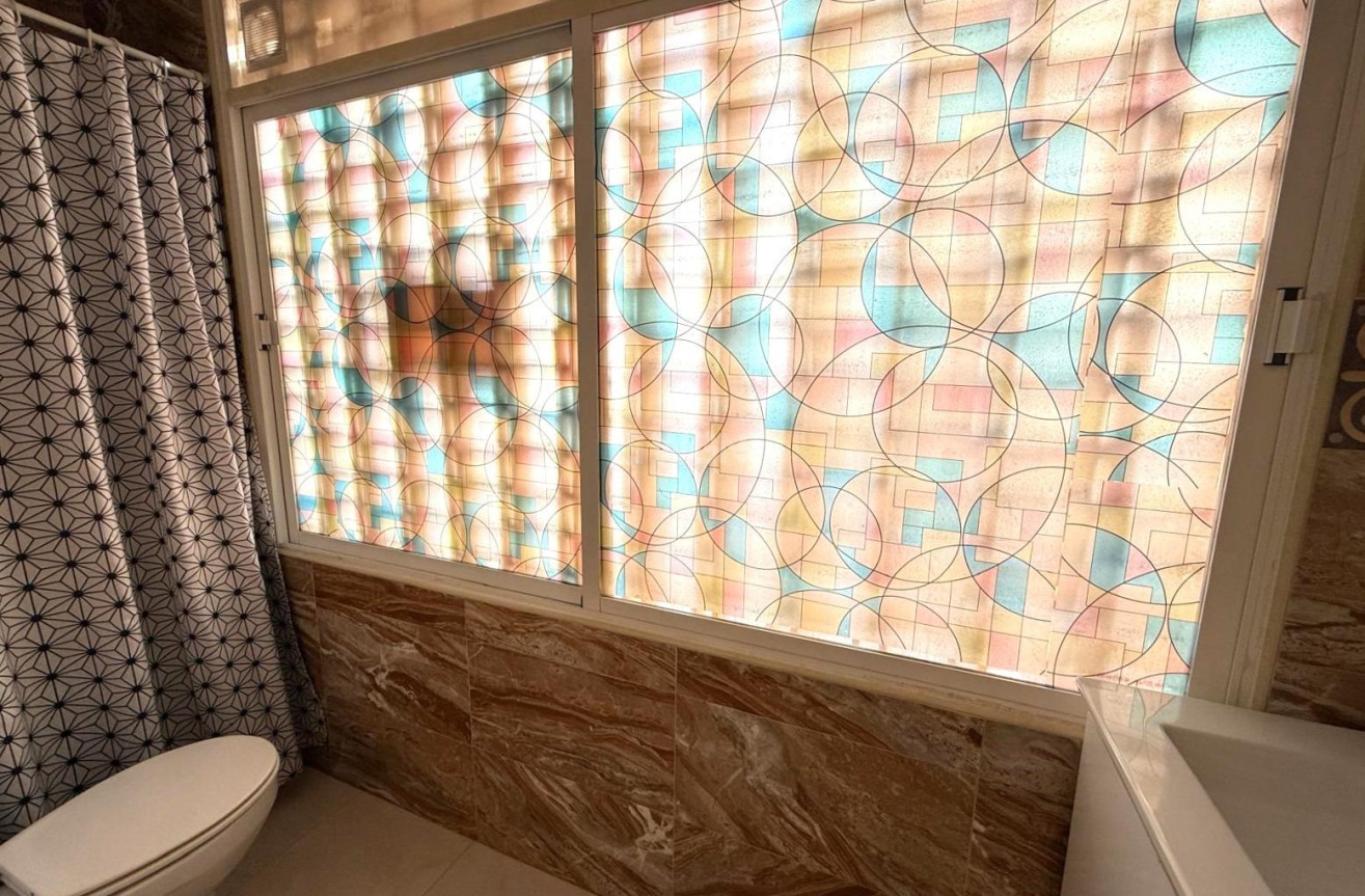 Odsprzedaż - Mieszkanie w bloku - Torrevieja - Playa del Cura