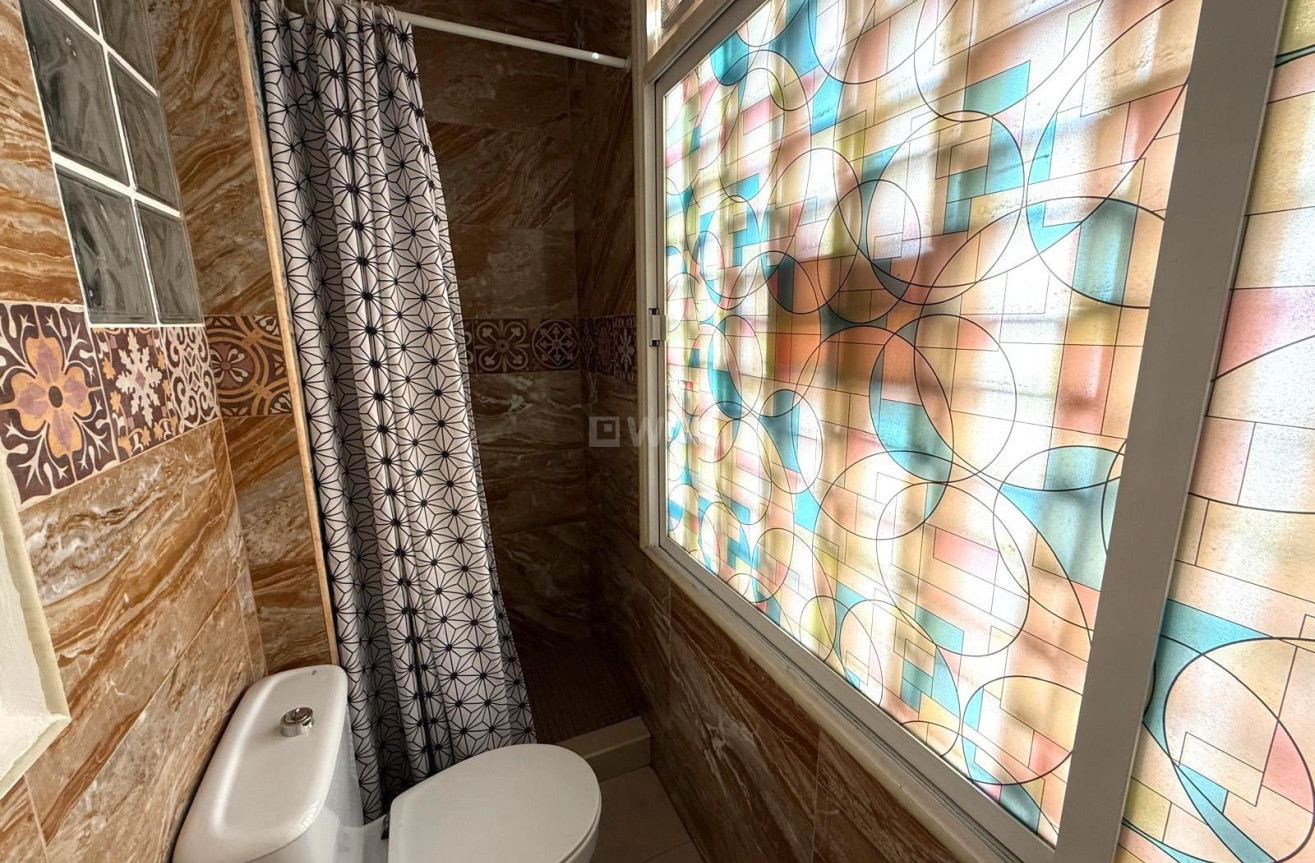 Odsprzedaż - Mieszkanie w bloku - Torrevieja - Playa del Cura