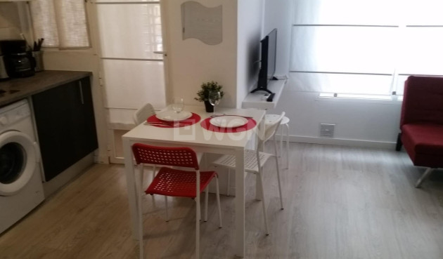 Odsprzedaż - Mieszkanie w bloku - Torrevieja - Playa del Cura