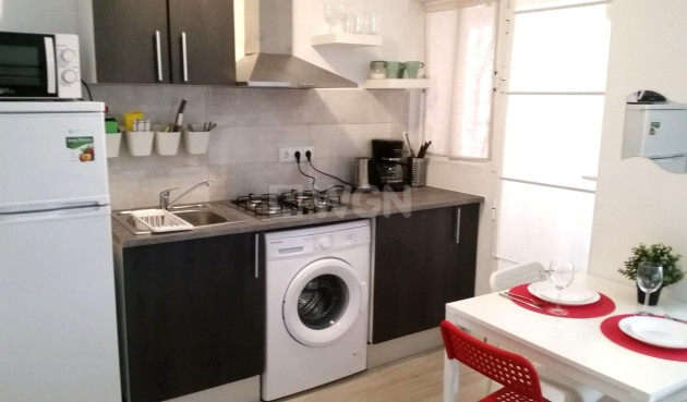 Odsprzedaż - Mieszkanie w bloku - Torrevieja - Playa del Cura