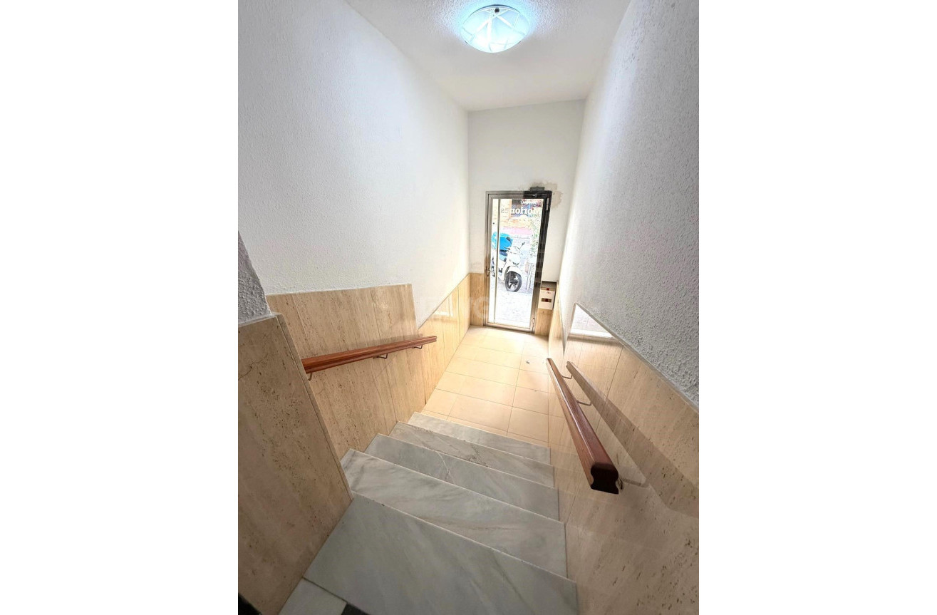 Odsprzedaż - Mieszkanie w bloku - Torrevieja - Playa del Cura