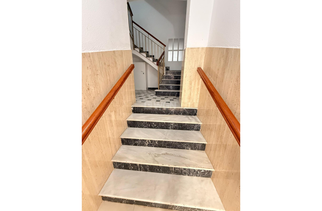 Odsprzedaż - Mieszkanie w bloku - Torrevieja - Playa del Cura