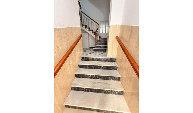 Odsprzedaż - Mieszkanie w bloku - Torrevieja - Playa del Cura