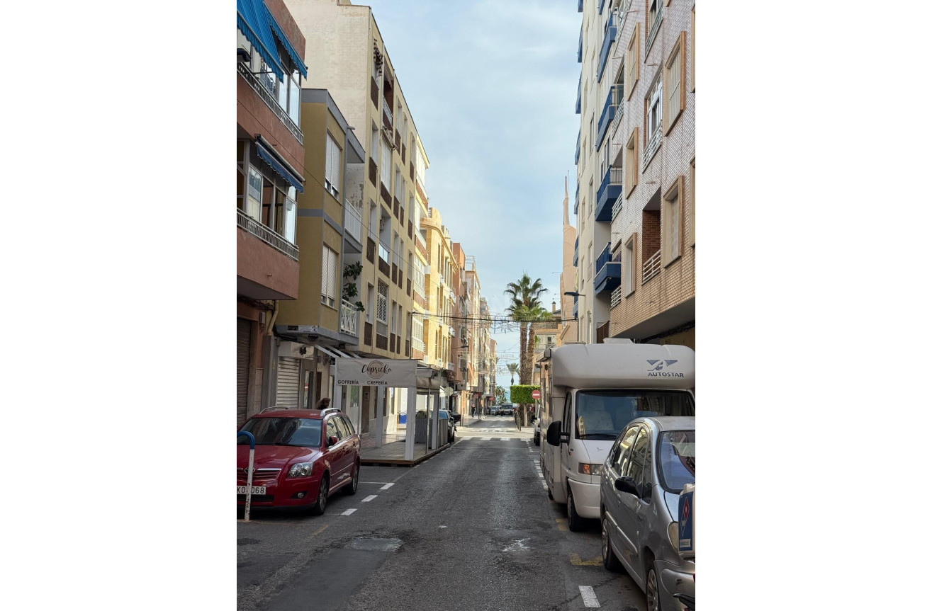 Odsprzedaż - Mieszkanie w bloku - Torrevieja - Playa del Cura