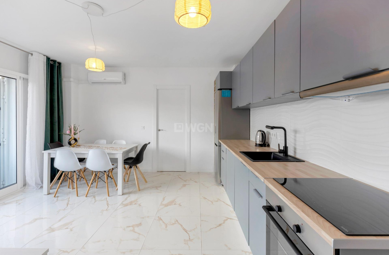 Resale - Apartment / flat - Torrevieja - La Mata