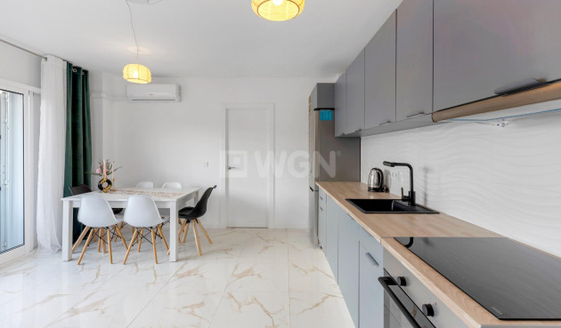 Resale - Apartment / flat - Torrevieja - La Mata