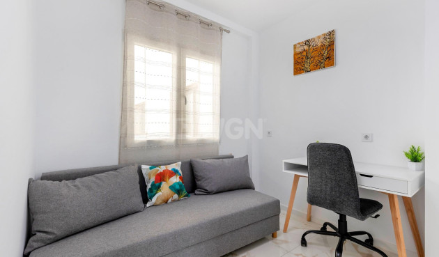 Resale - Apartment / flat - Torrevieja - La Mata