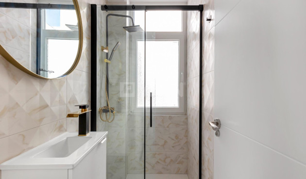 Resale - Apartment / flat - Torrevieja - La Mata