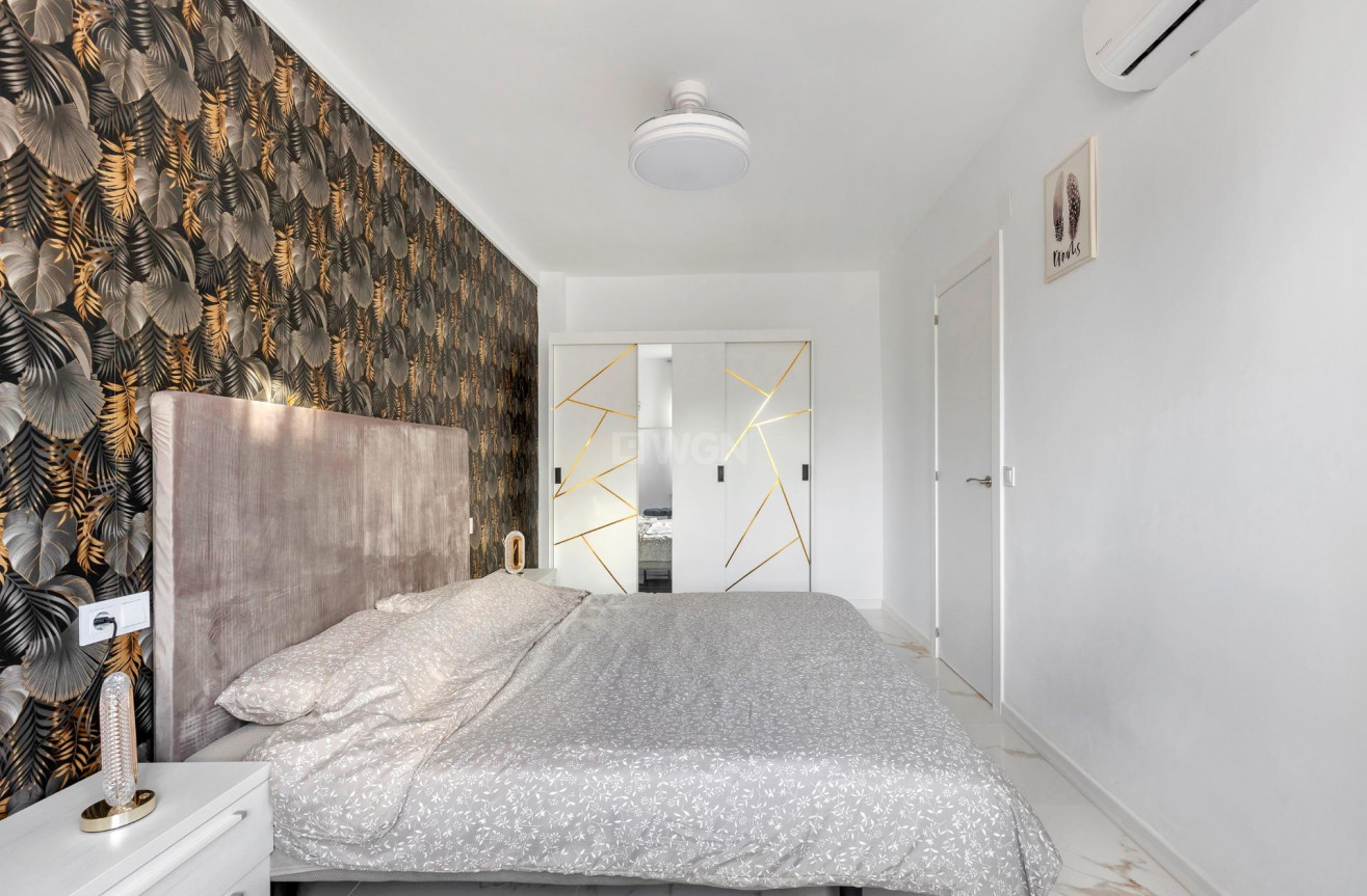 Resale - Apartment / flat - Torrevieja - La Mata