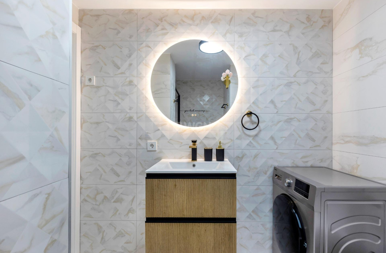 Resale - Apartment / flat - Torrevieja - La Mata