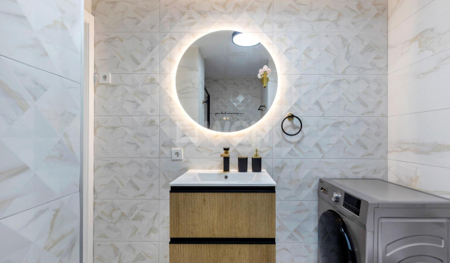 Resale - Apartment / flat - Torrevieja - La Mata