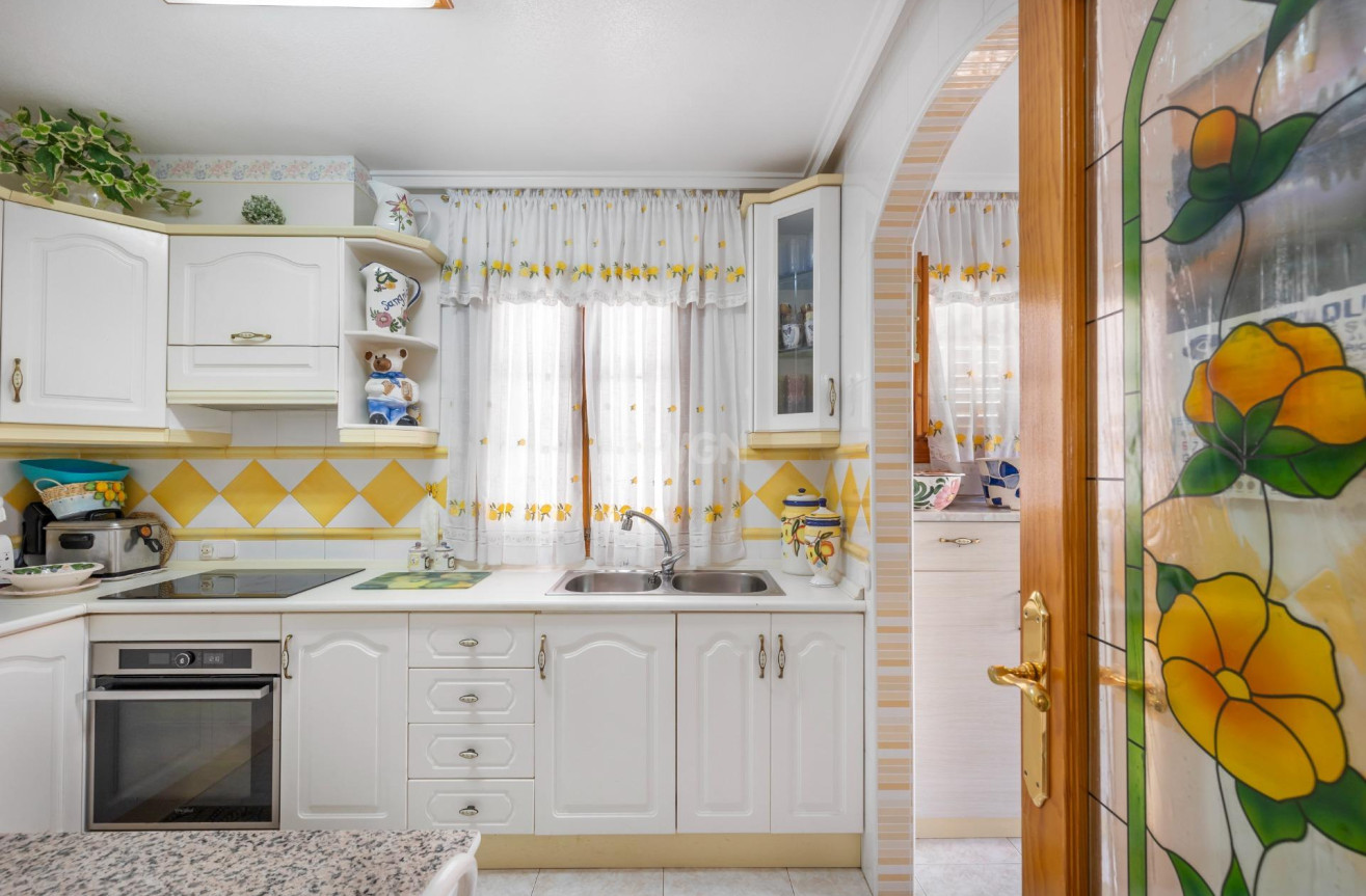 Odsprzedaż - Kamienica - Torrevieja - Los Frutales