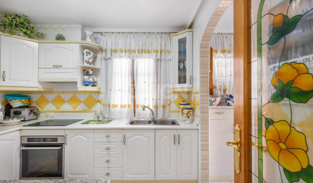 Odsprzedaż - Kamienica - Torrevieja - Los Frutales