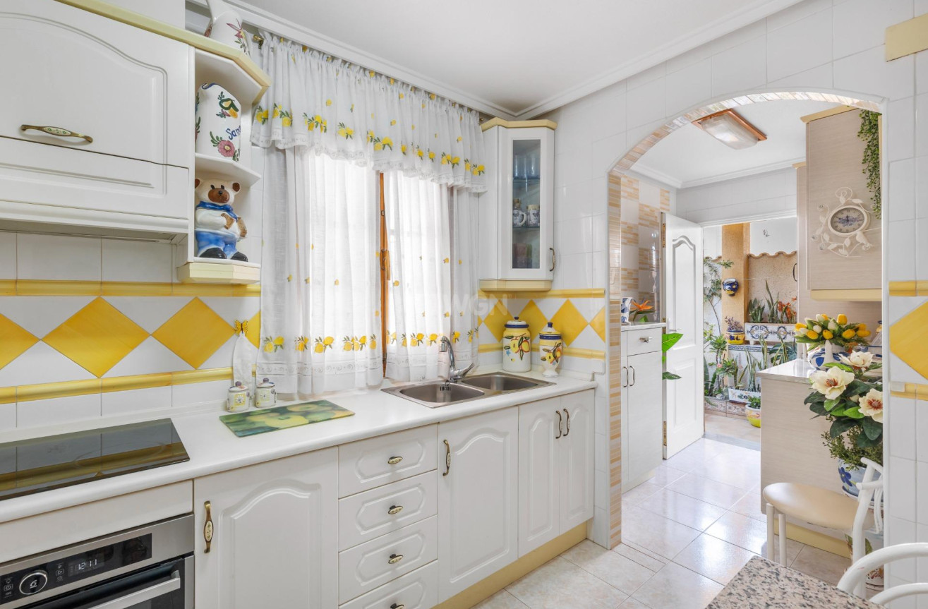 Odsprzedaż - Kamienica - Torrevieja - Los Frutales