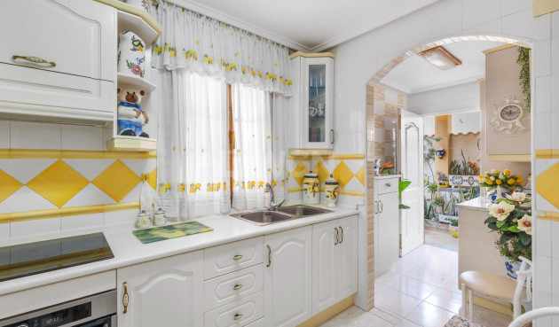 Odsprzedaż - Kamienica - Torrevieja - Los Frutales