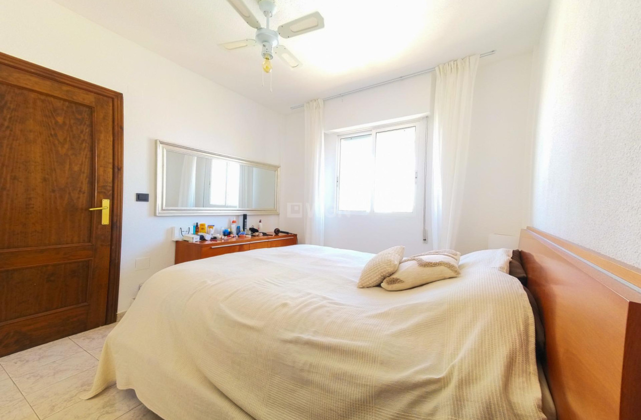 Odsprzedaż - Mieszkanie w bloku - Torrevieja - La Mata