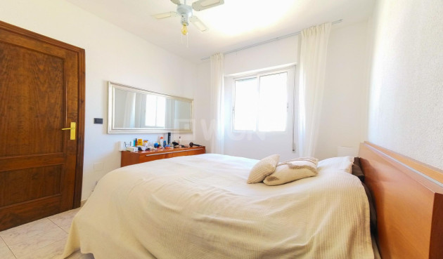 Odsprzedaż - Mieszkanie w bloku - Torrevieja - La Mata