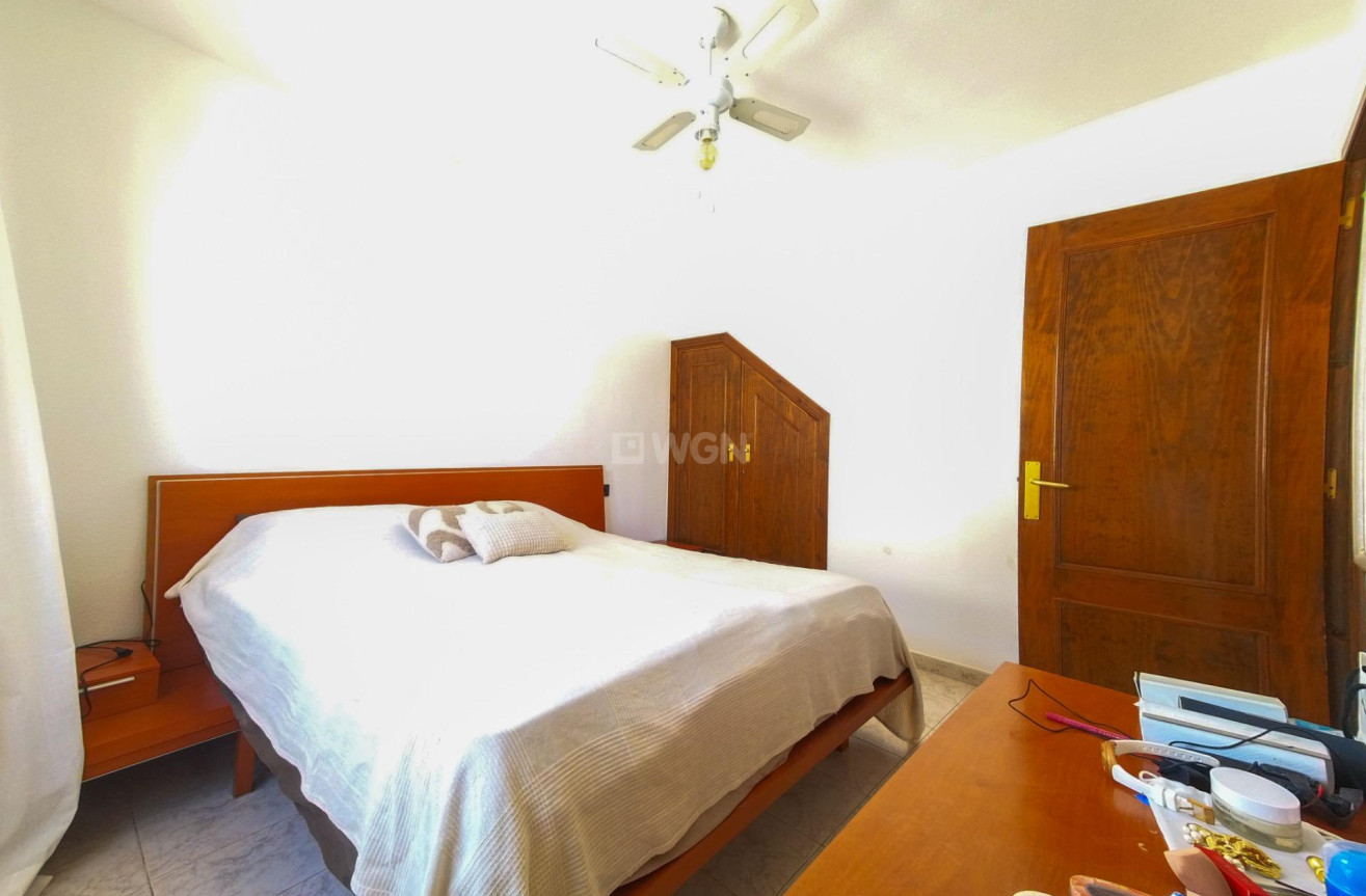 Odsprzedaż - Mieszkanie w bloku - Torrevieja - La Mata