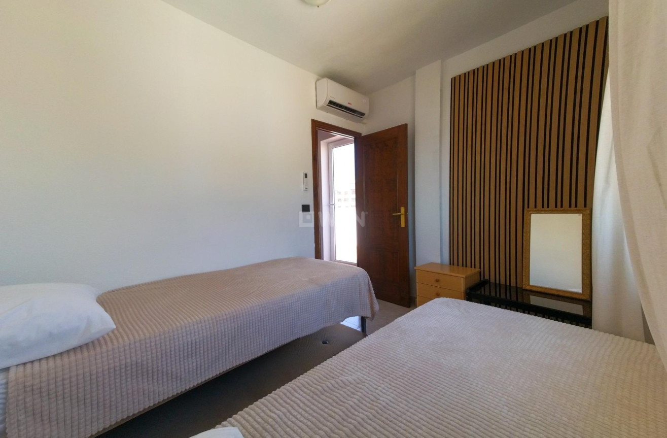 Odsprzedaż - Mieszkanie w bloku - Torrevieja - La Mata