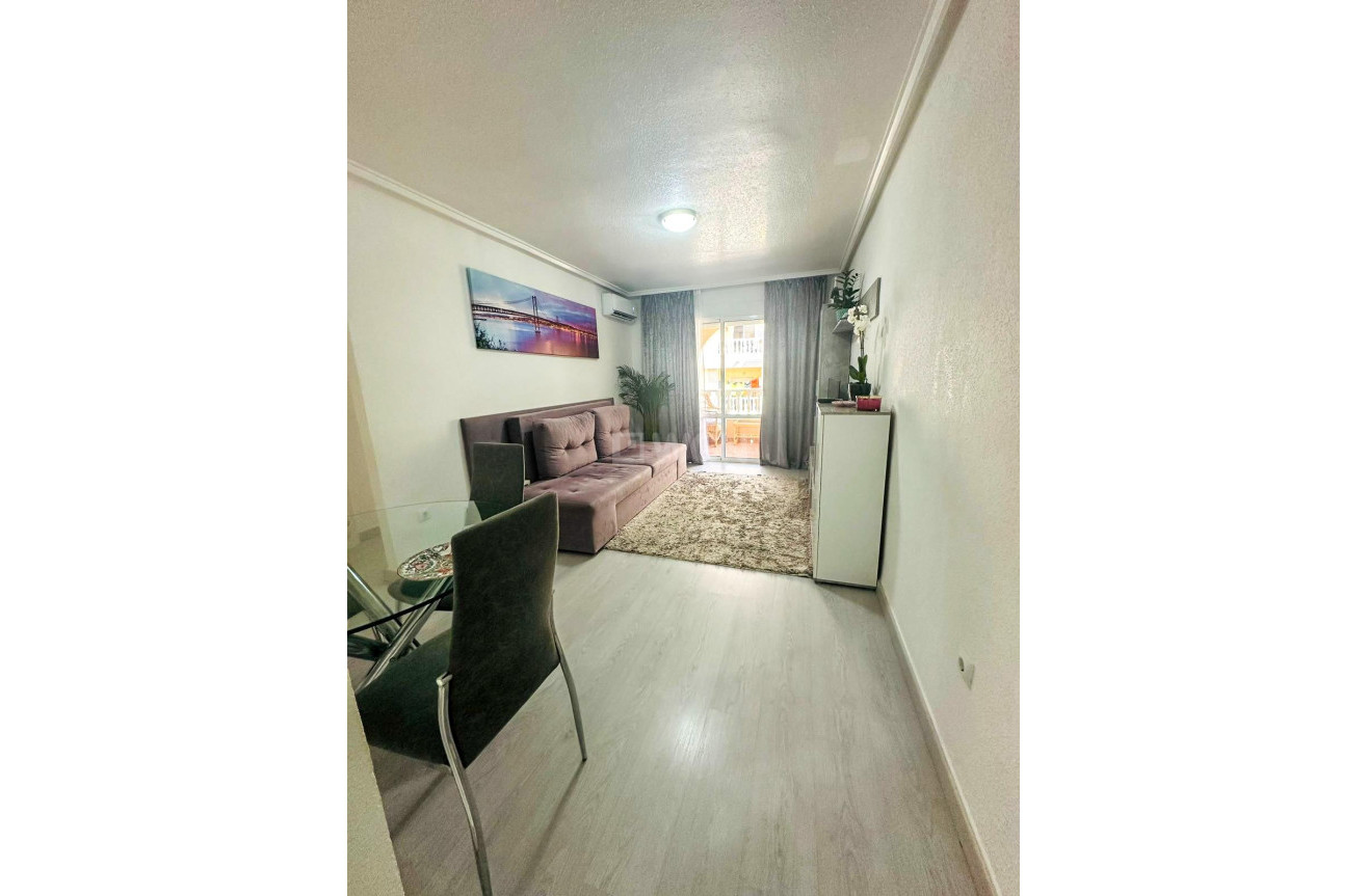 Resale - Apartment / flat - Torrevieja - Centro