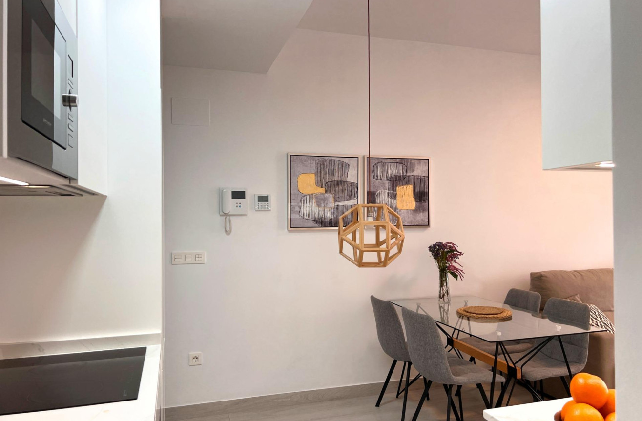 Odsprzedaż - Mieszkanie w bloku - Torrevieja - Playa del Cura