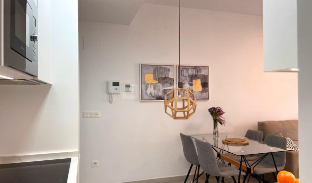 Odsprzedaż - Mieszkanie w bloku - Torrevieja - Playa del Cura