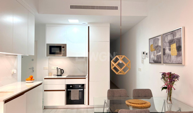 Odsprzedaż - Mieszkanie w bloku - Torrevieja - Playa del Cura