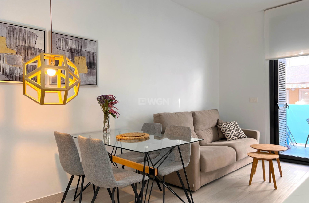 Odsprzedaż - Mieszkanie w bloku - Torrevieja - Playa del Cura