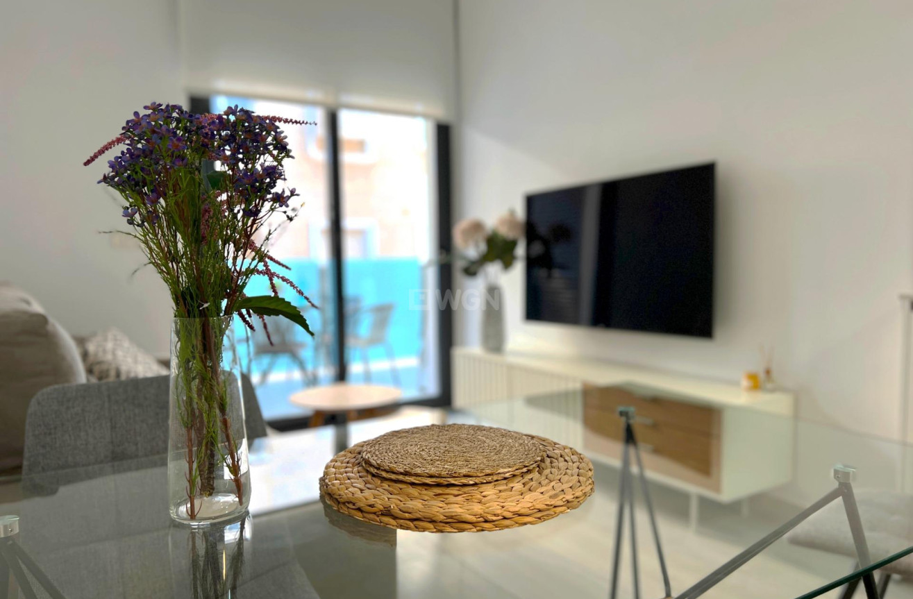 Odsprzedaż - Mieszkanie w bloku - Torrevieja - Playa del Cura