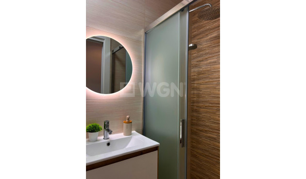 Odsprzedaż - Mieszkanie w bloku - Torrevieja - Playa del Cura