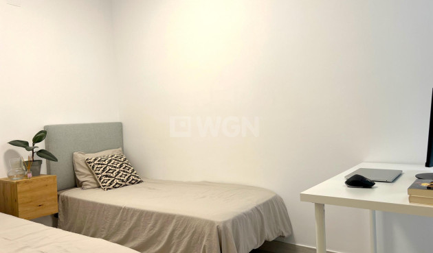 Odsprzedaż - Mieszkanie w bloku - Torrevieja - Playa del Cura