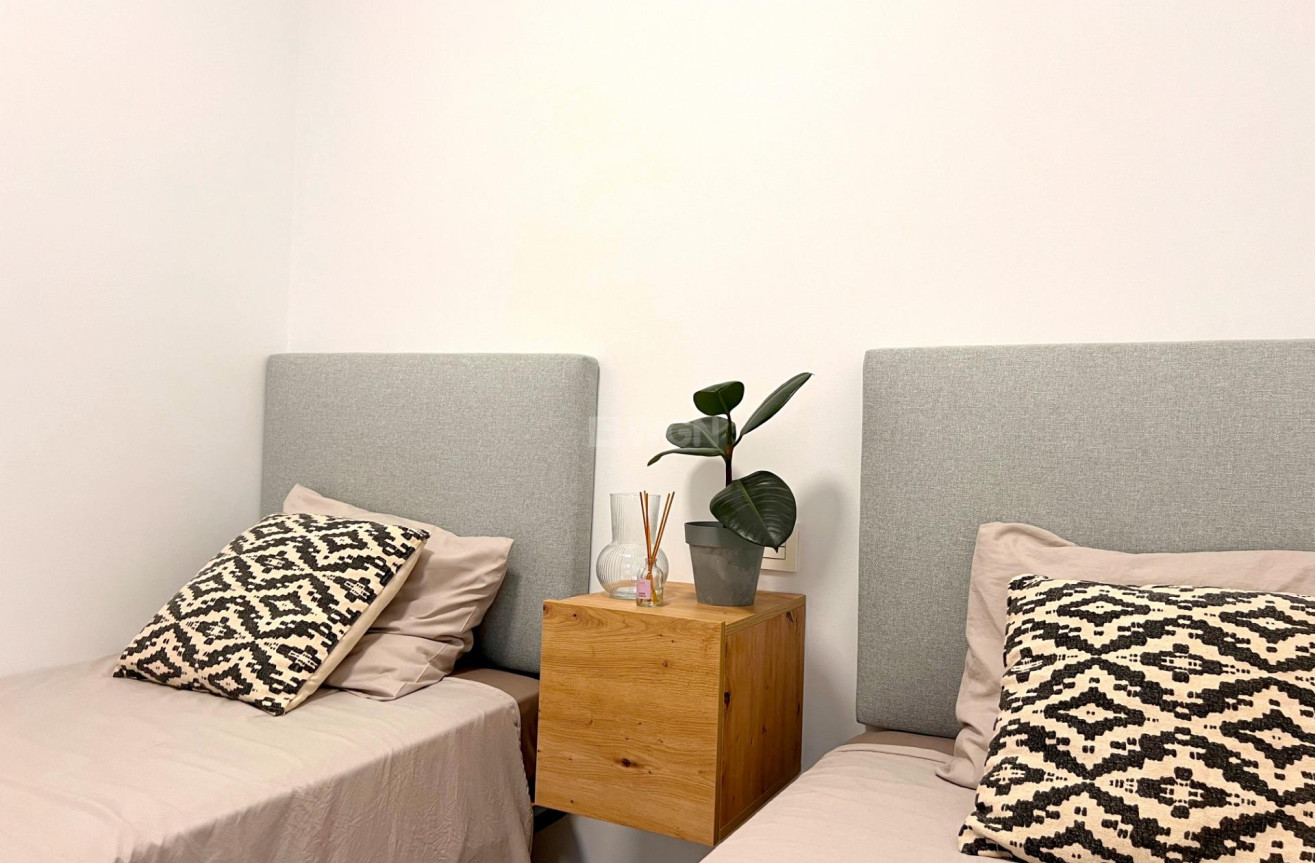 Odsprzedaż - Mieszkanie w bloku - Torrevieja - Playa del Cura