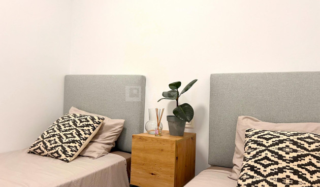 Odsprzedaż - Mieszkanie w bloku - Torrevieja - Playa del Cura