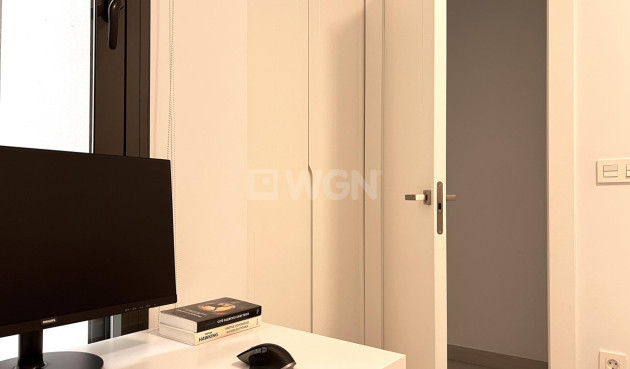 Odsprzedaż - Mieszkanie w bloku - Torrevieja - Playa del Cura