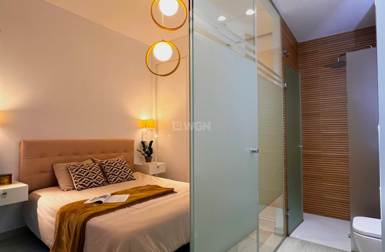 Odsprzedaż - Mieszkanie w bloku - Torrevieja - Playa del Cura