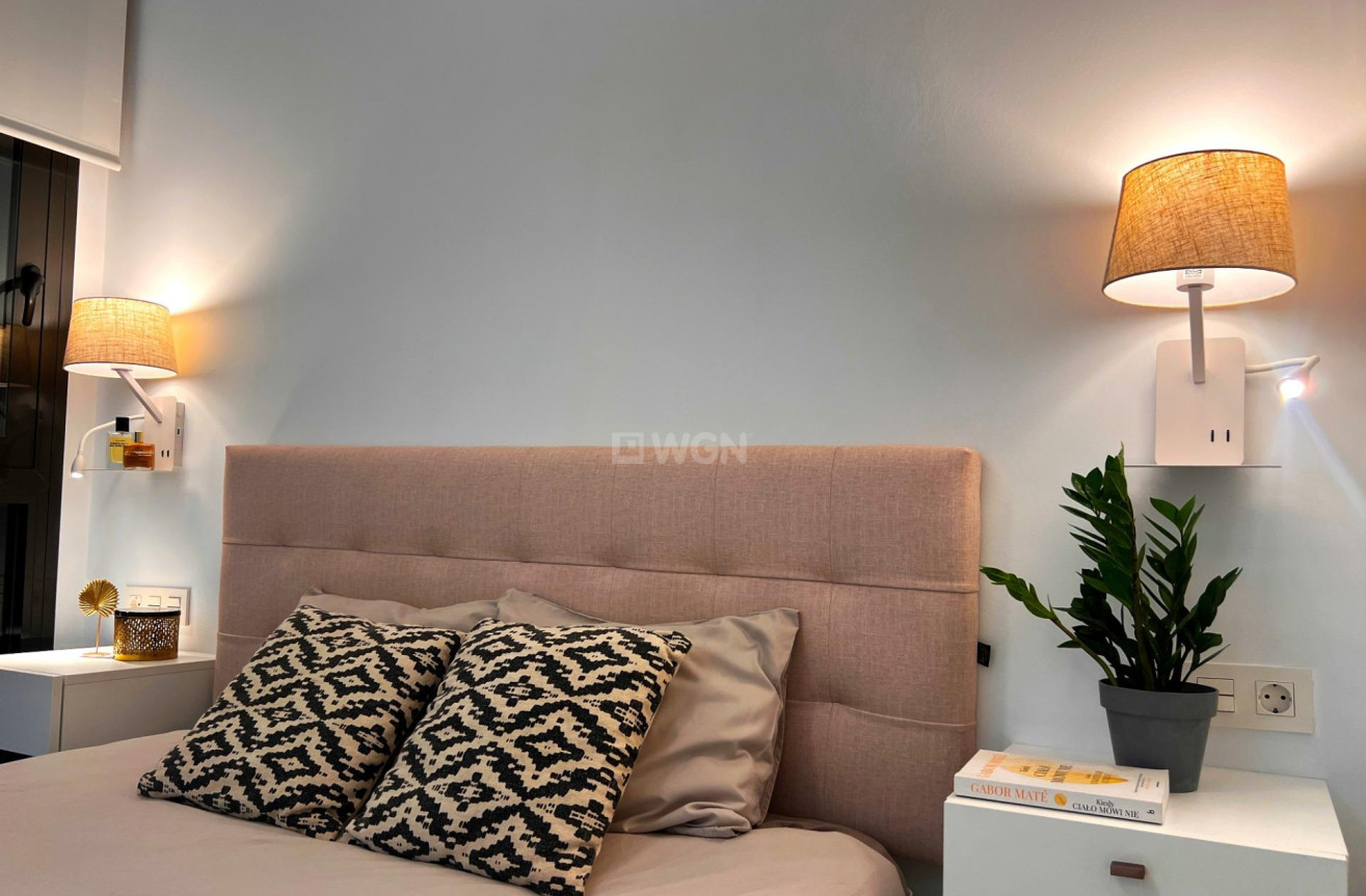 Odsprzedaż - Mieszkanie w bloku - Torrevieja - Playa del Cura