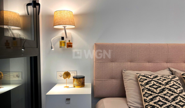 Odsprzedaż - Mieszkanie w bloku - Torrevieja - Playa del Cura