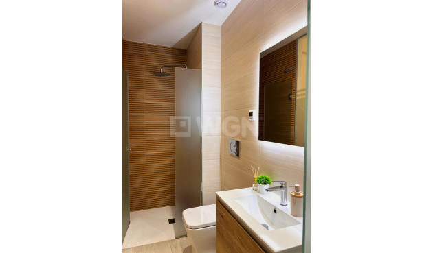 Odsprzedaż - Mieszkanie w bloku - Torrevieja - Playa del Cura