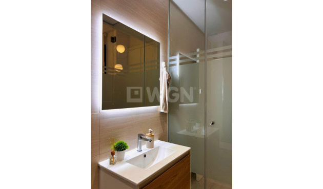 Odsprzedaż - Mieszkanie w bloku - Torrevieja - Playa del Cura