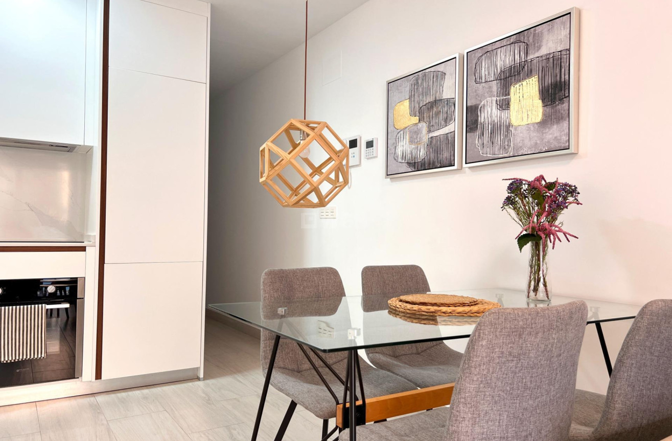 Odsprzedaż - Mieszkanie w bloku - Torrevieja - Playa del Cura